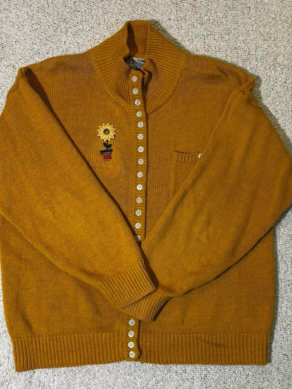 Vintage Mustard Yellow Grandma Cottagecore Sweater w sunflower broach Size L